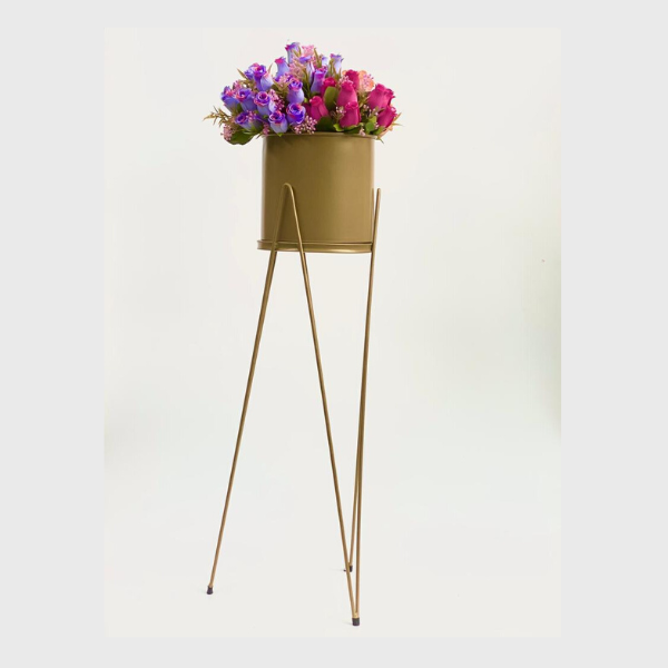 Wire metal flower stand